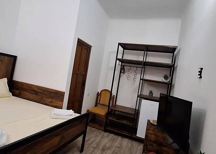 Conac Bistreanu בית הארחה אפורי סוד